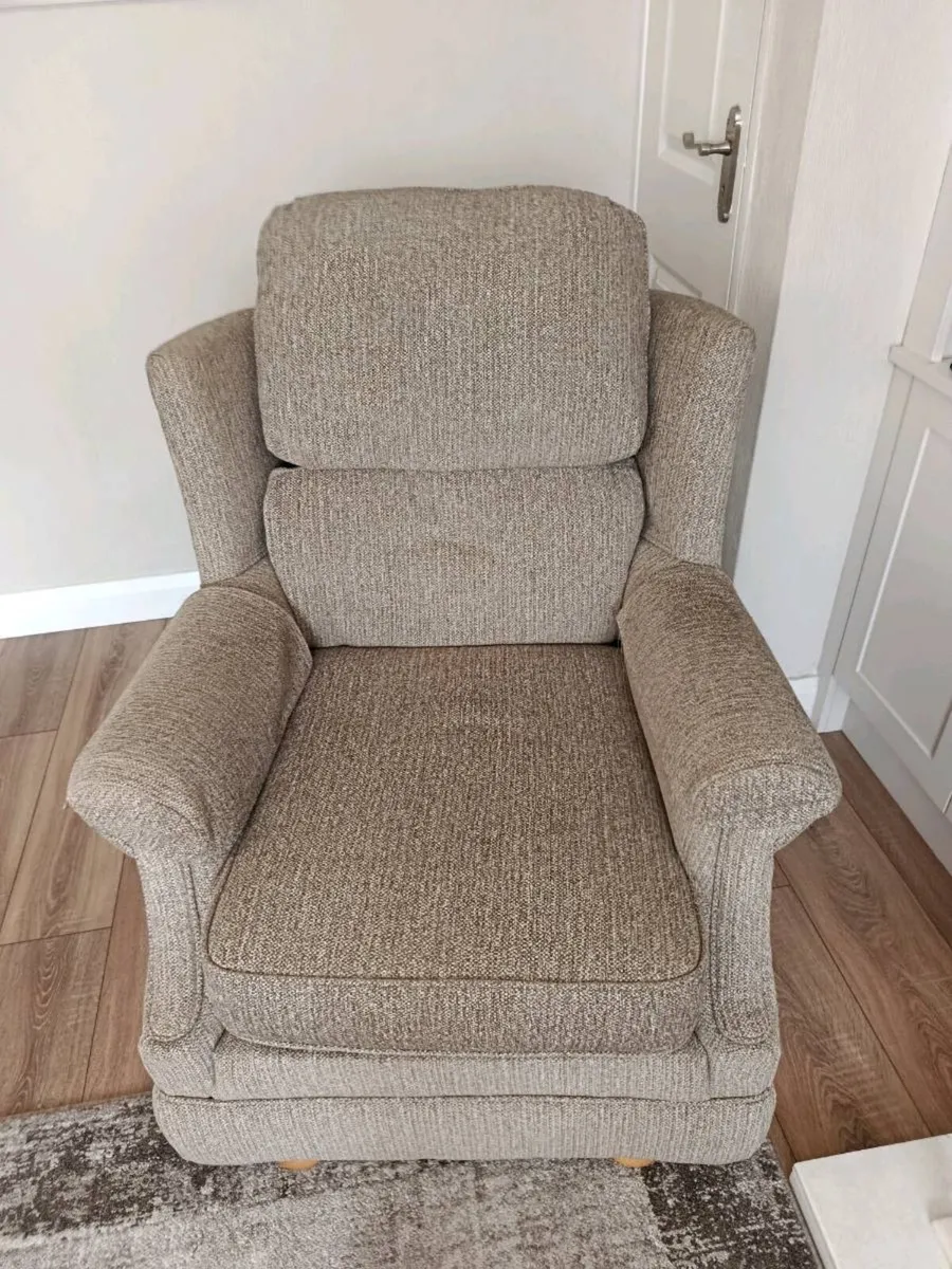 Three piece suite - Image 1