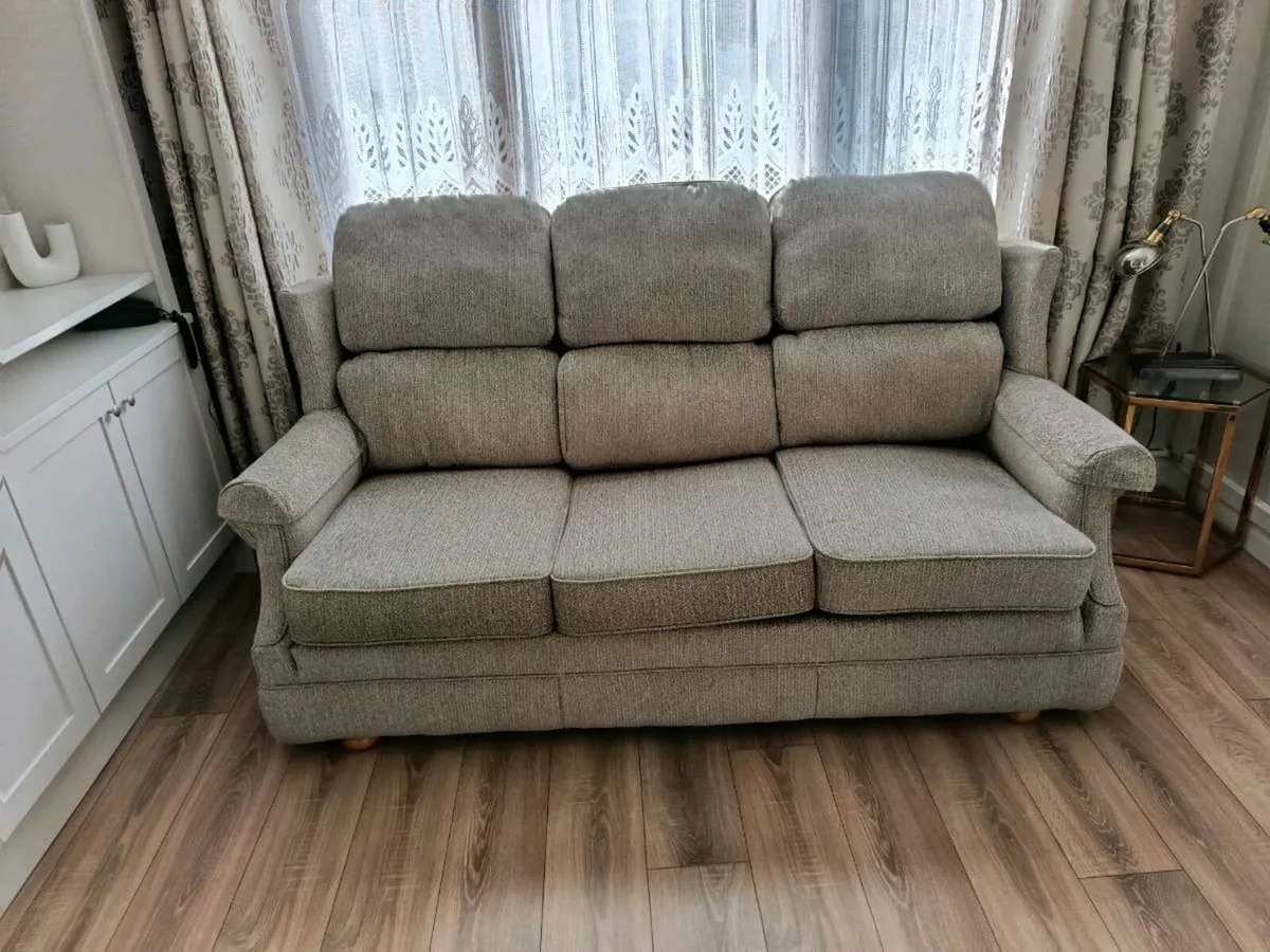 Three piece suite - Image 3