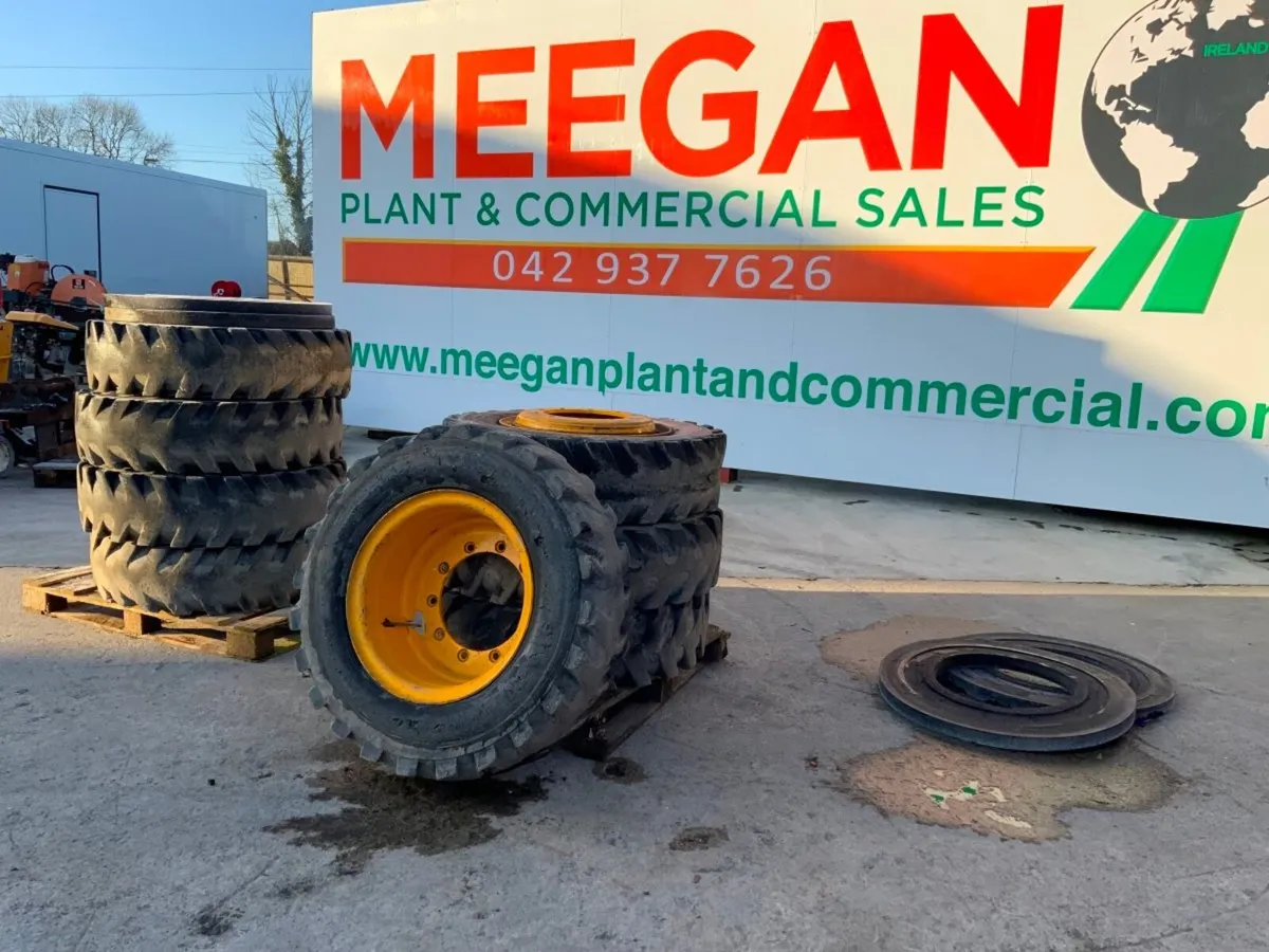 9.0 x 20r WHEELED EXCAVATOR RIMS / TYRES. - Image 1