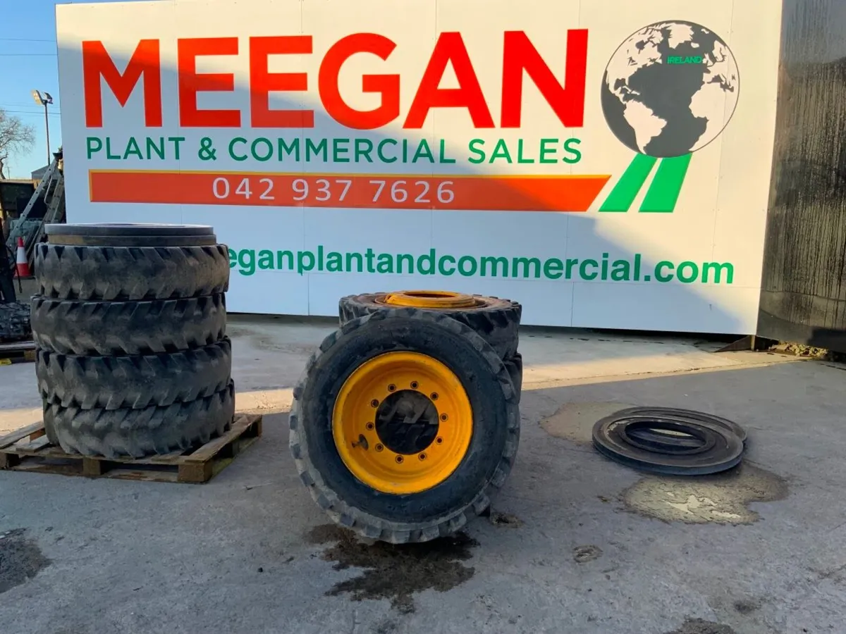 9.0 x 20r WHEELED EXCAVATOR RIMS / TYRES. - Image 1