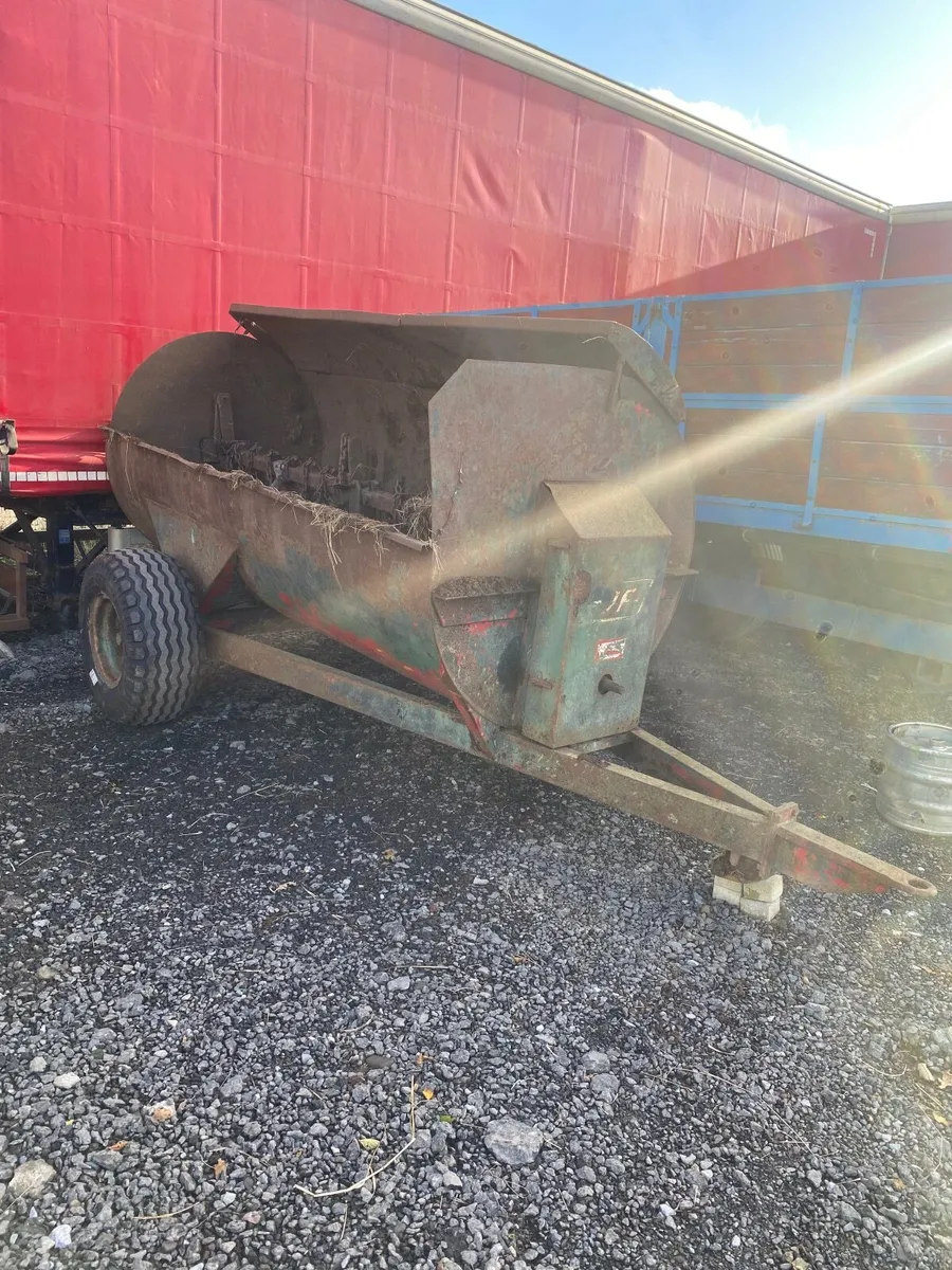 Dung spreader - Image 1