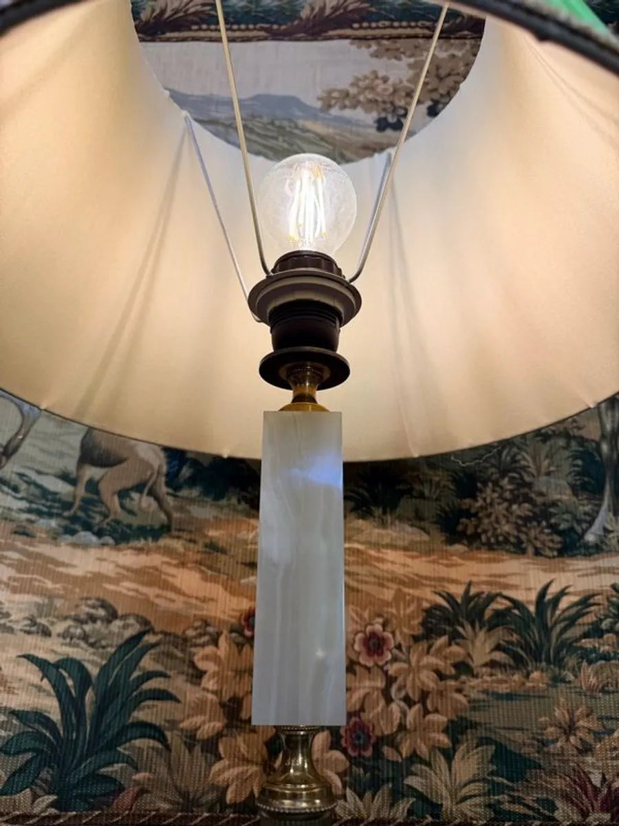 1950s Onyx and Brass Table Lamp with Green Shade - Image 4