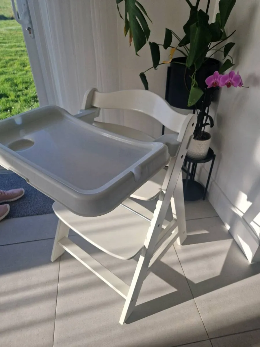Hauck high chair 2 in 1 with alpha tray - Image 2