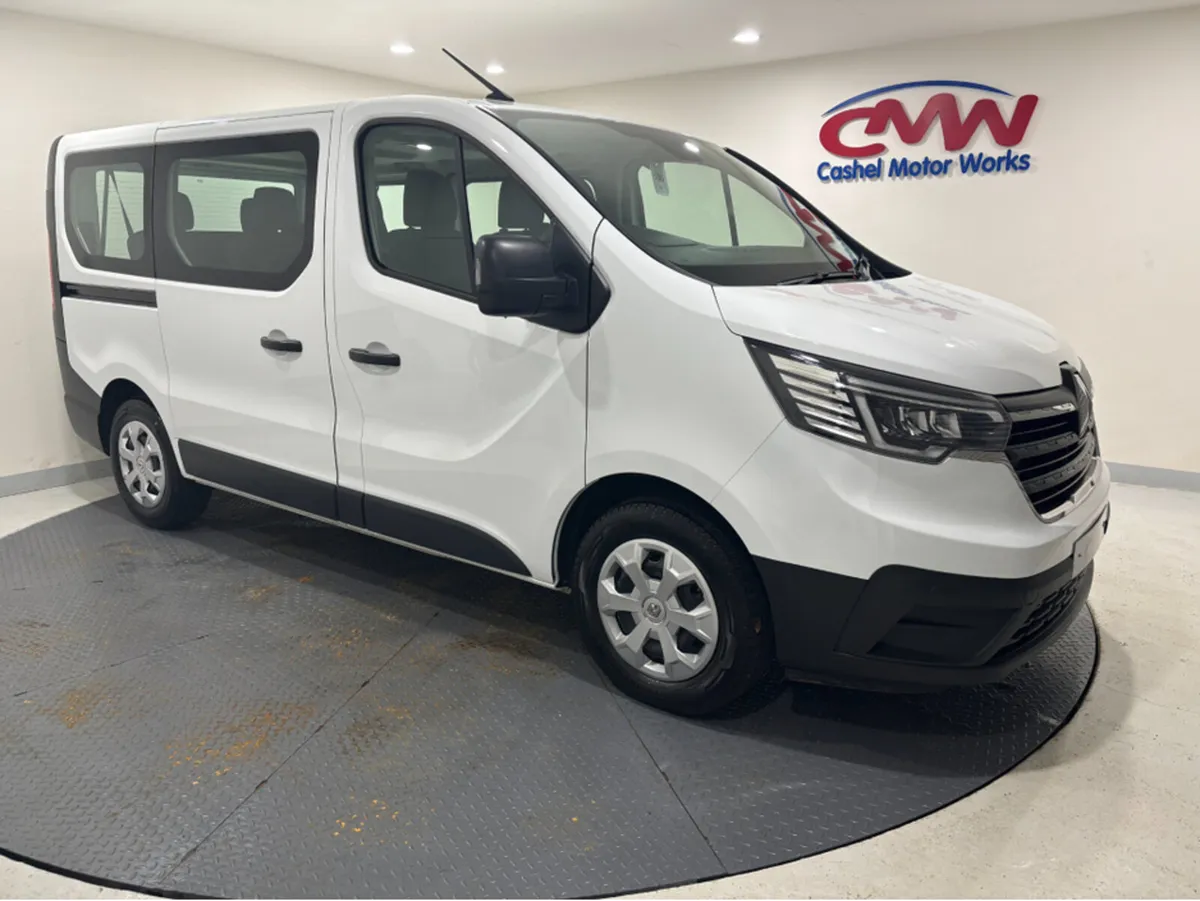 Renault Trafic 9 SEAT MINIBUS**SL28 BUSINESS BLUE - Image 1