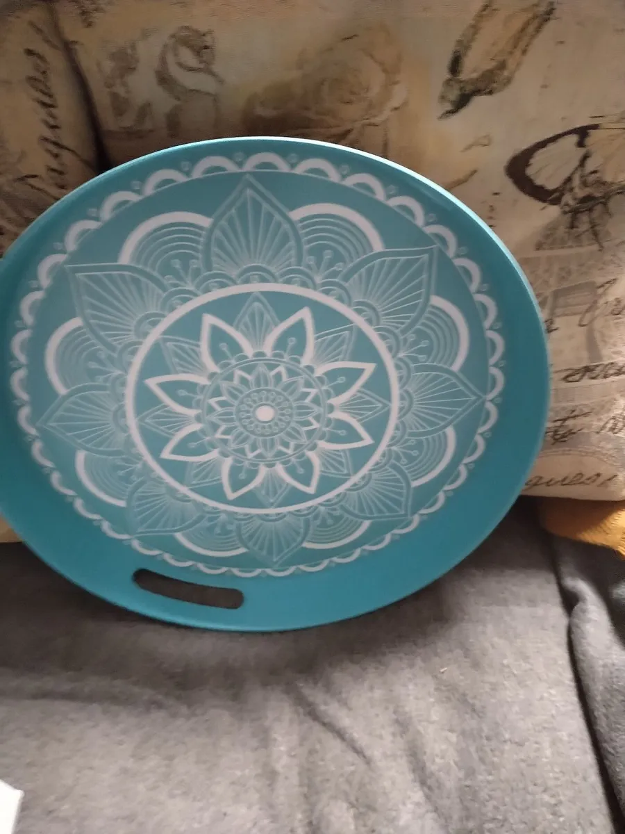 2  wall pictures  1 tray and 1 jigsaw map - Image 1