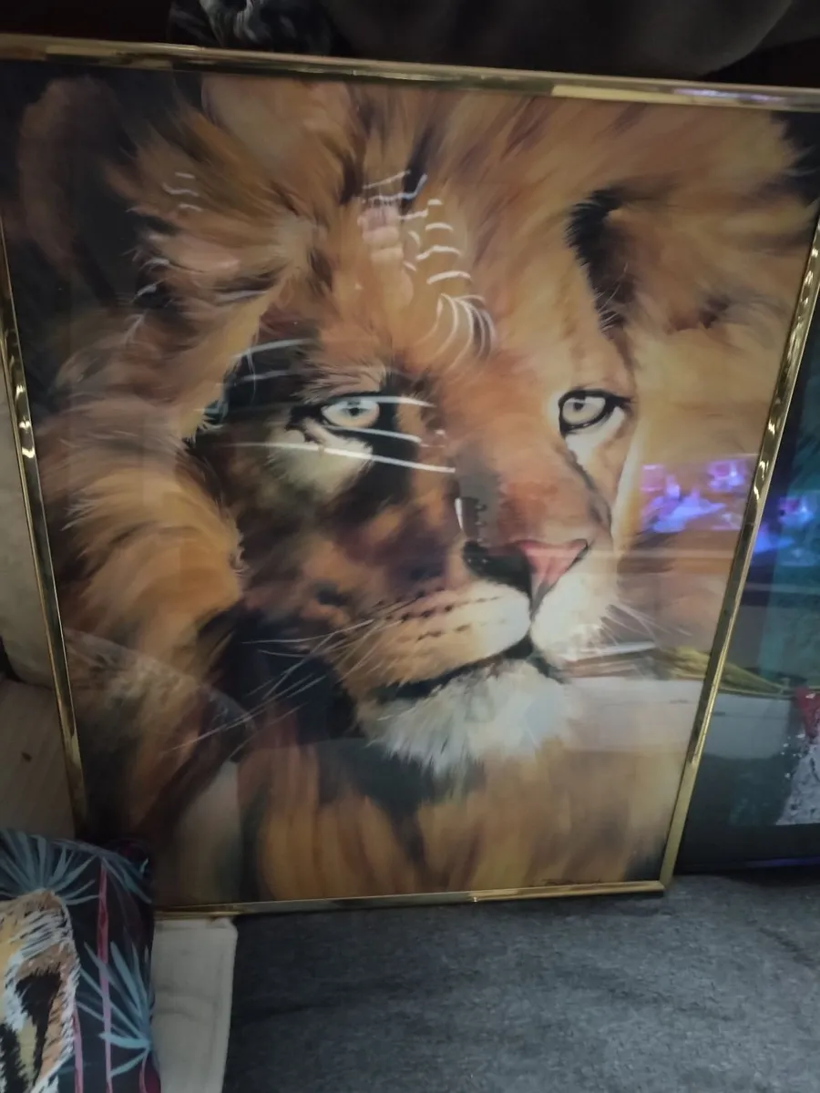 2  wall pictures  1 tray and 1 jigsaw map - Image 2