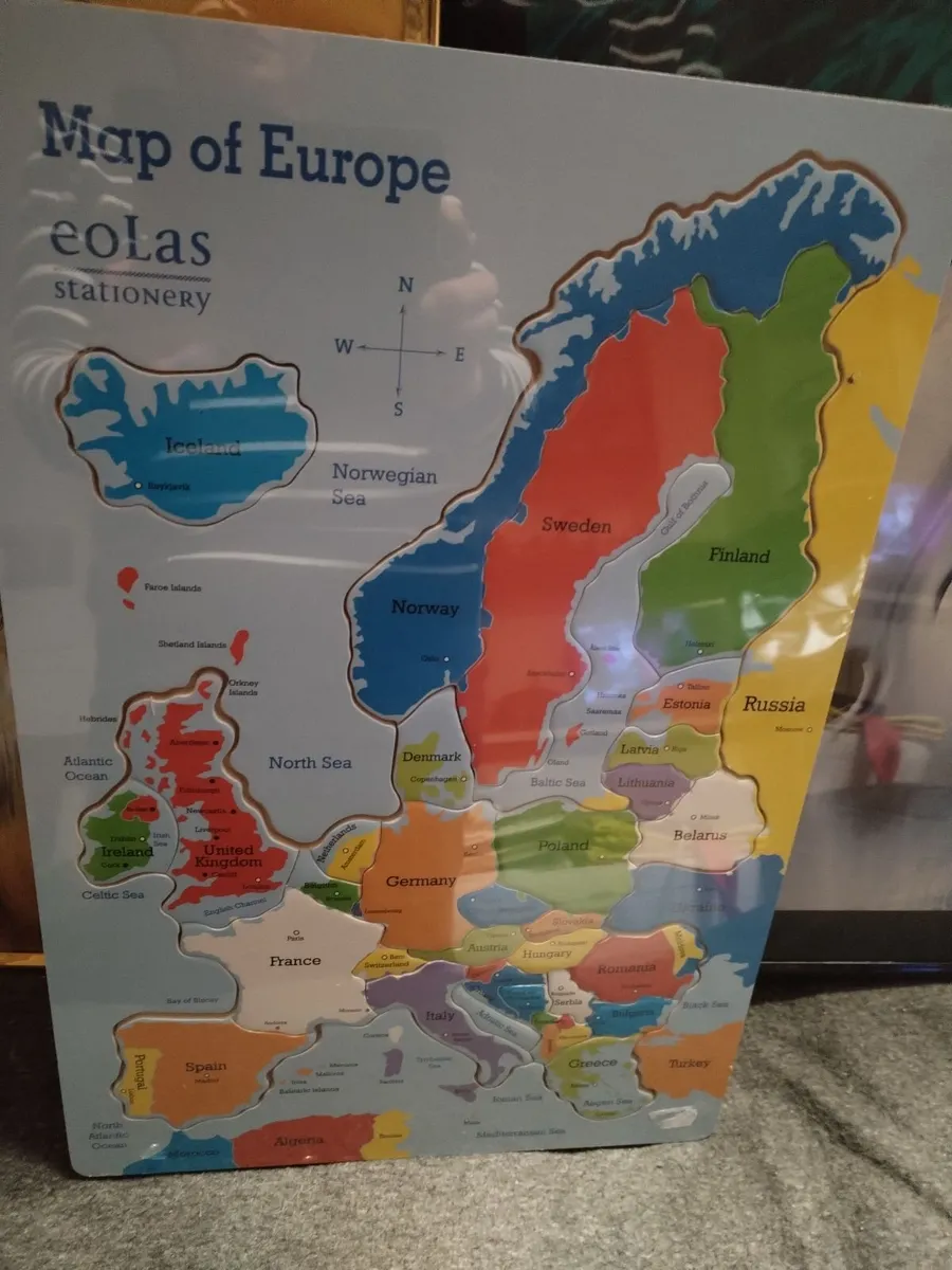 2  wall pictures  1 tray and 1 jigsaw map - Image 3