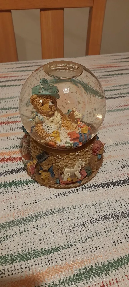 Teddy bear snowglobe
