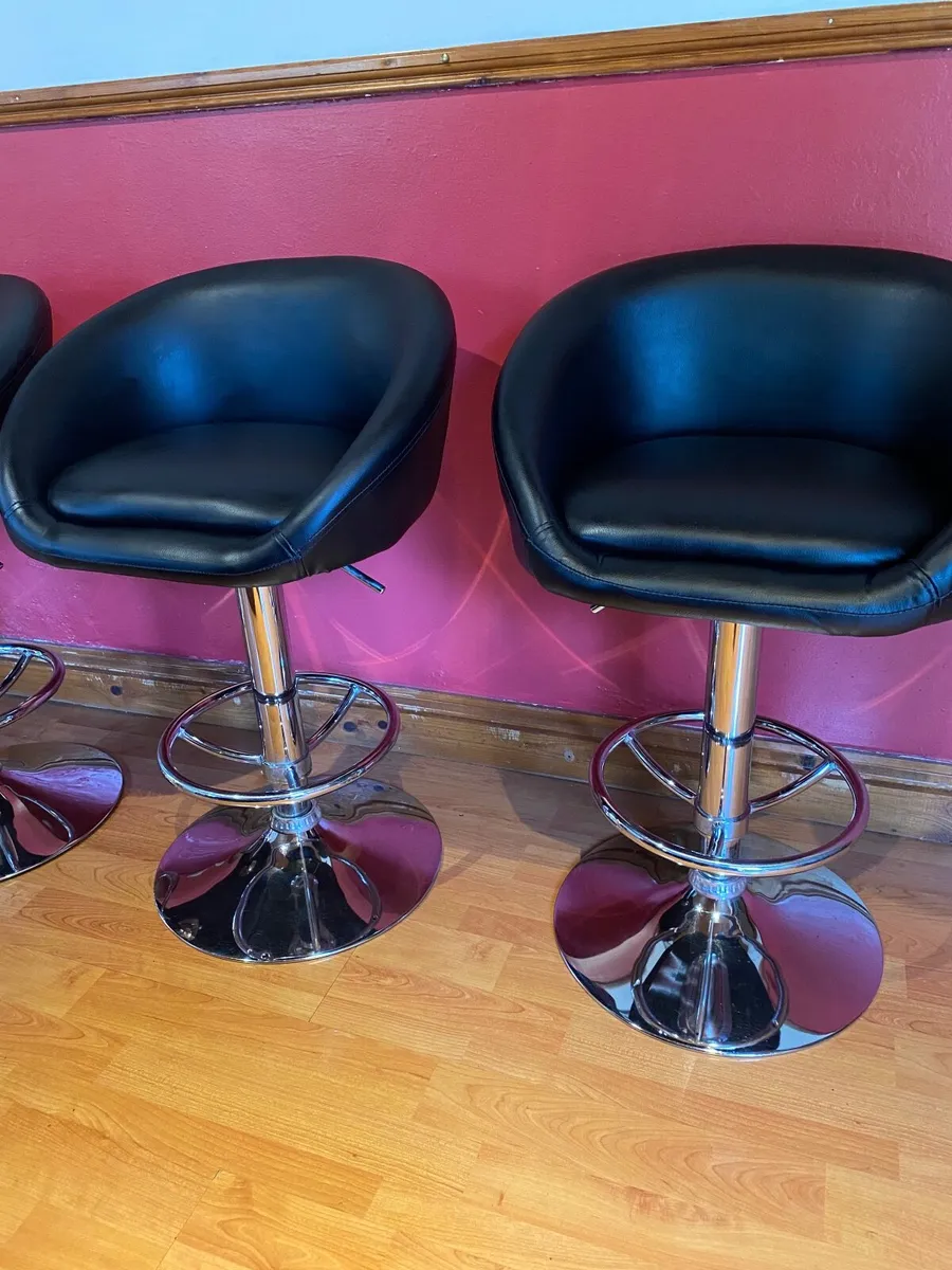 4 Bar Stools - Image 1