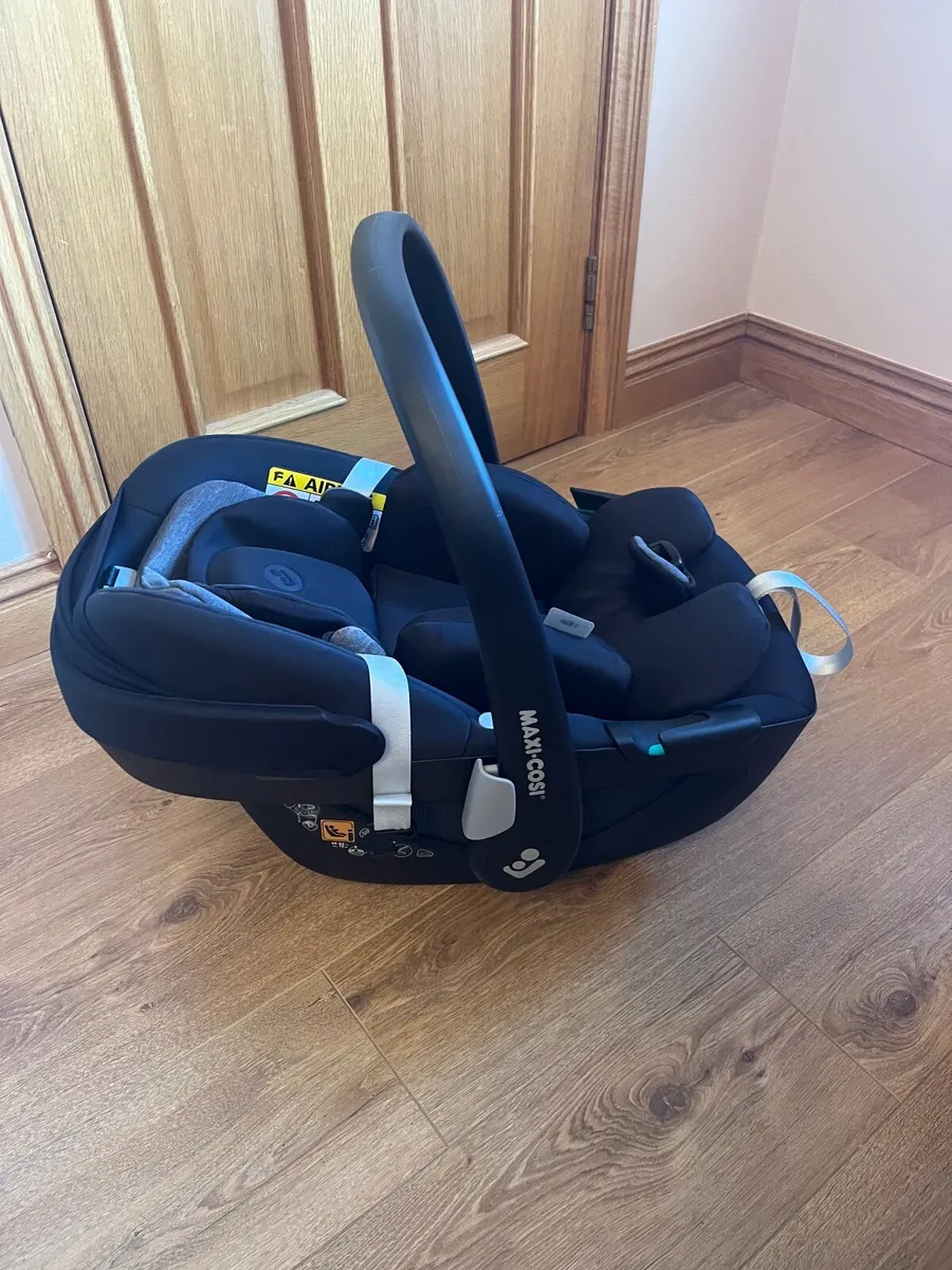 Maxi Cosi Pebble 360 Car Seat - Image 1