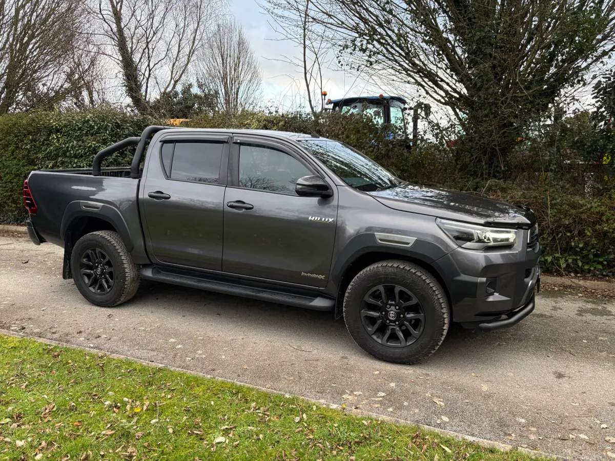 211 TOYOTA HILUX INVINCIBLE X 2.8 (Finance availa - Image 2