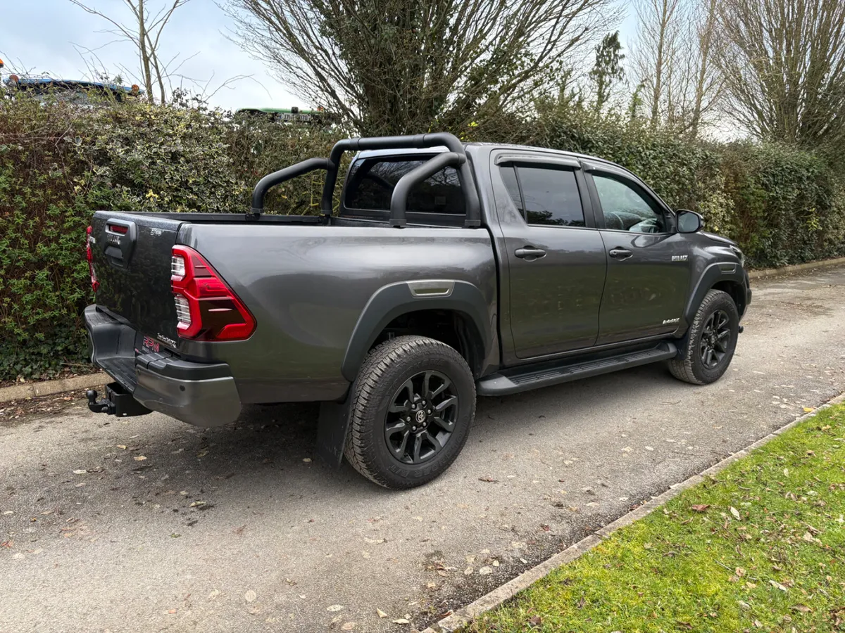 211 TOYOTA HILUX INVINCIBLE X 2.8 (Finance availa - Image 4