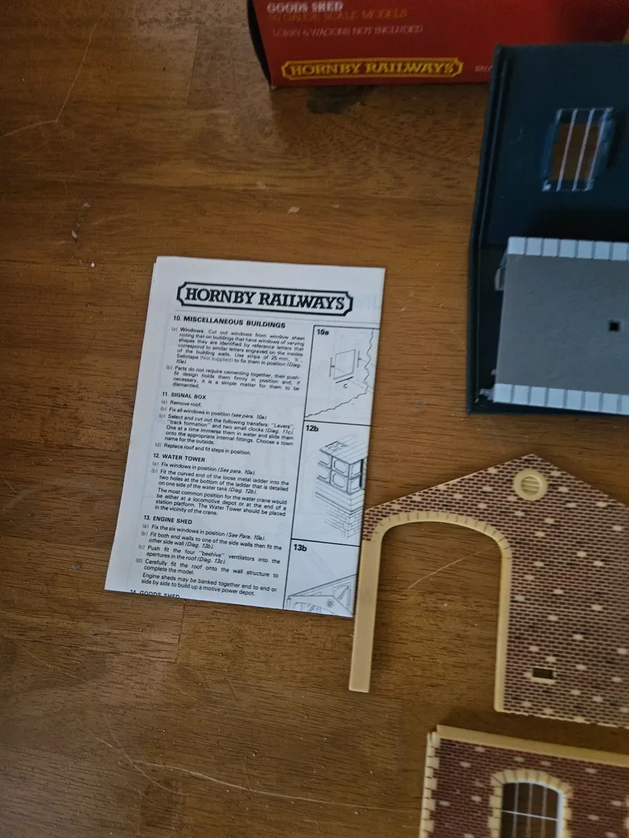 Hornby OO Gauge Goods Shed - Image 2