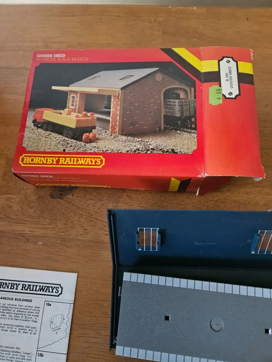 Hornby OO Gauge Goods Shed - Image 4