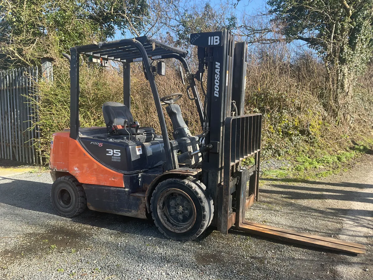 FORKLIFT - Image 2