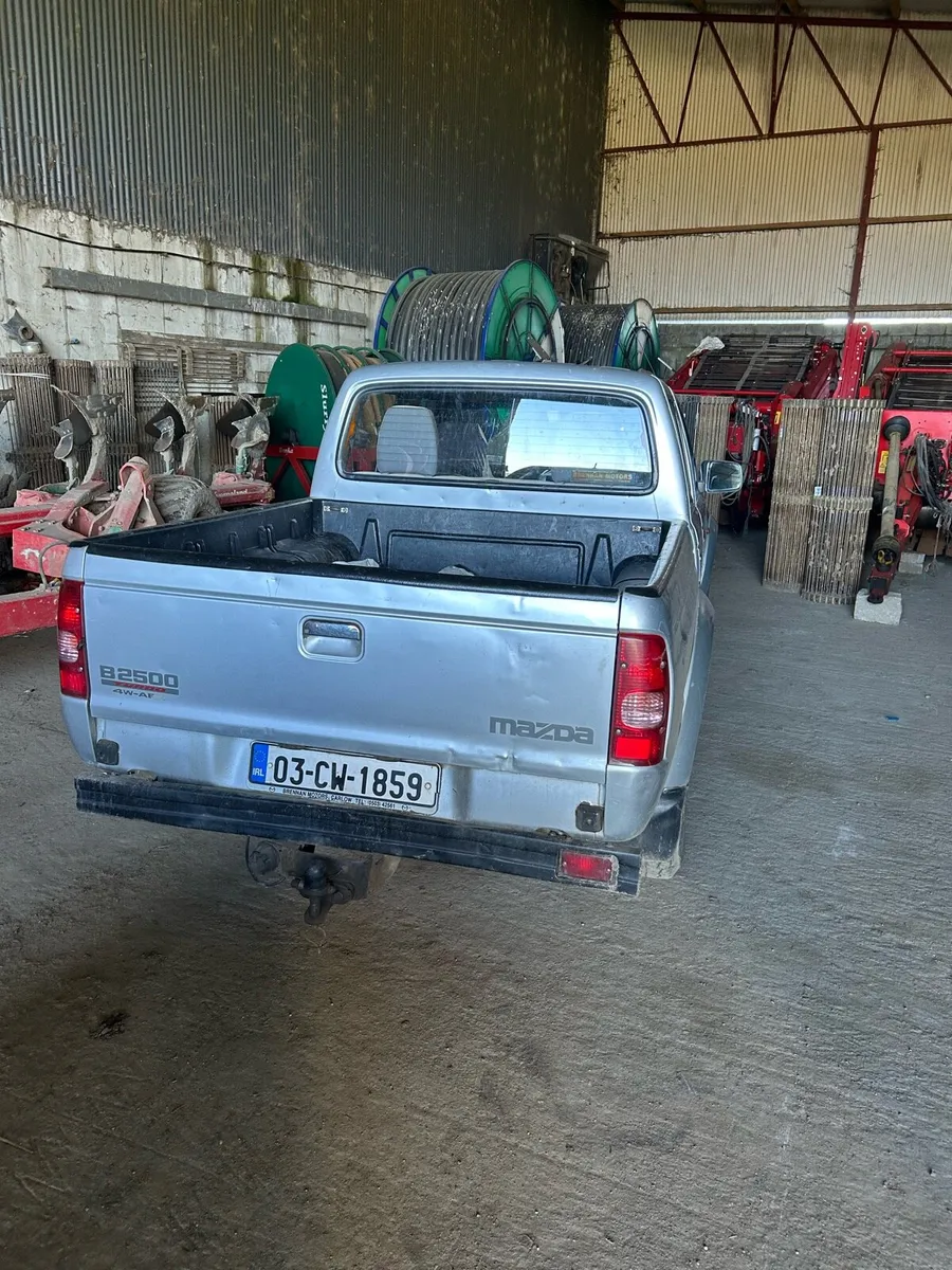 Mazda B2500 and Isuzu dmax 2011 - Image 2