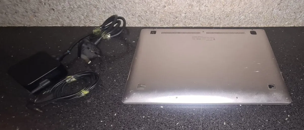 ASUS ZenBook UX303UA - Image 2