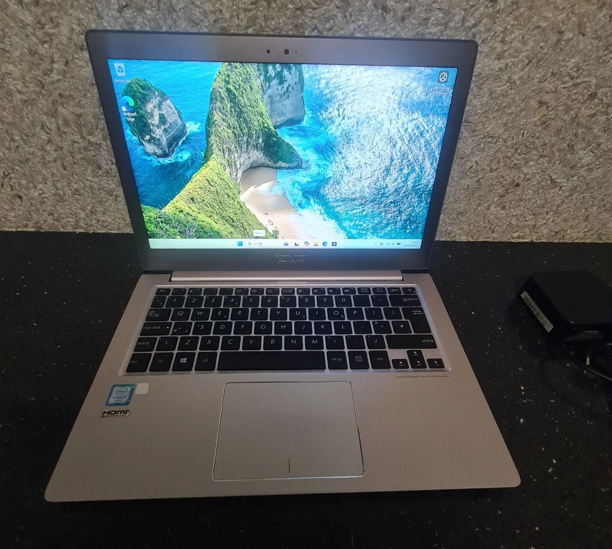 ASUS ZenBook UX303UA - Image 1