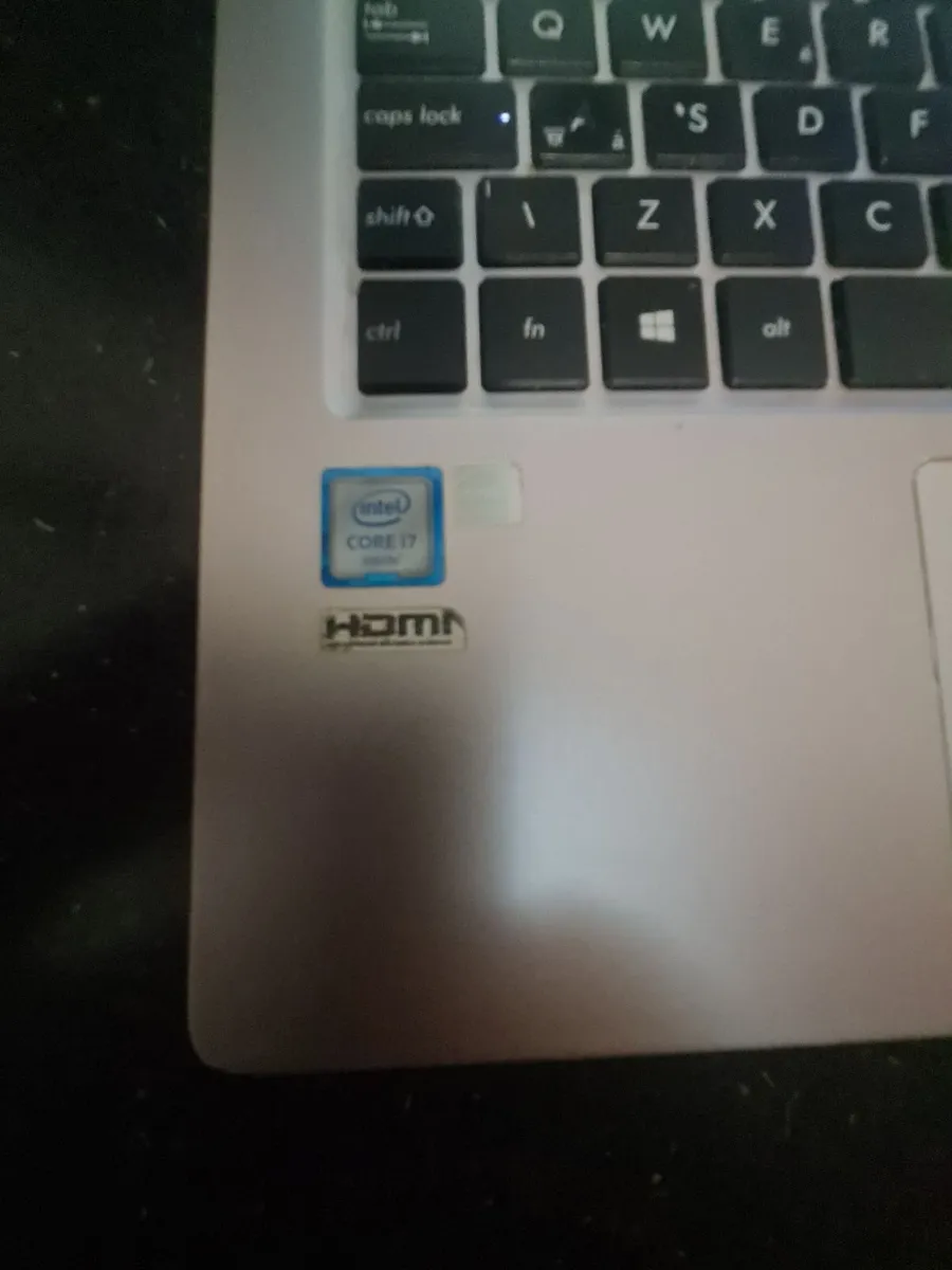 ASUS ZenBook UX303UA - Image 4