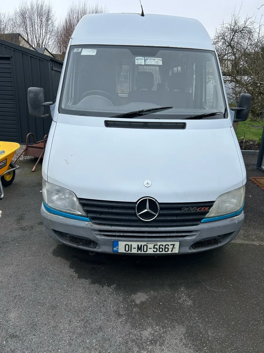 Camper van - Image 1