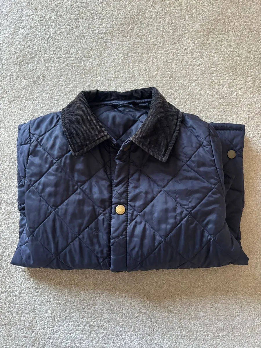 Barbour quilted jacket age 8-9 - Image 3