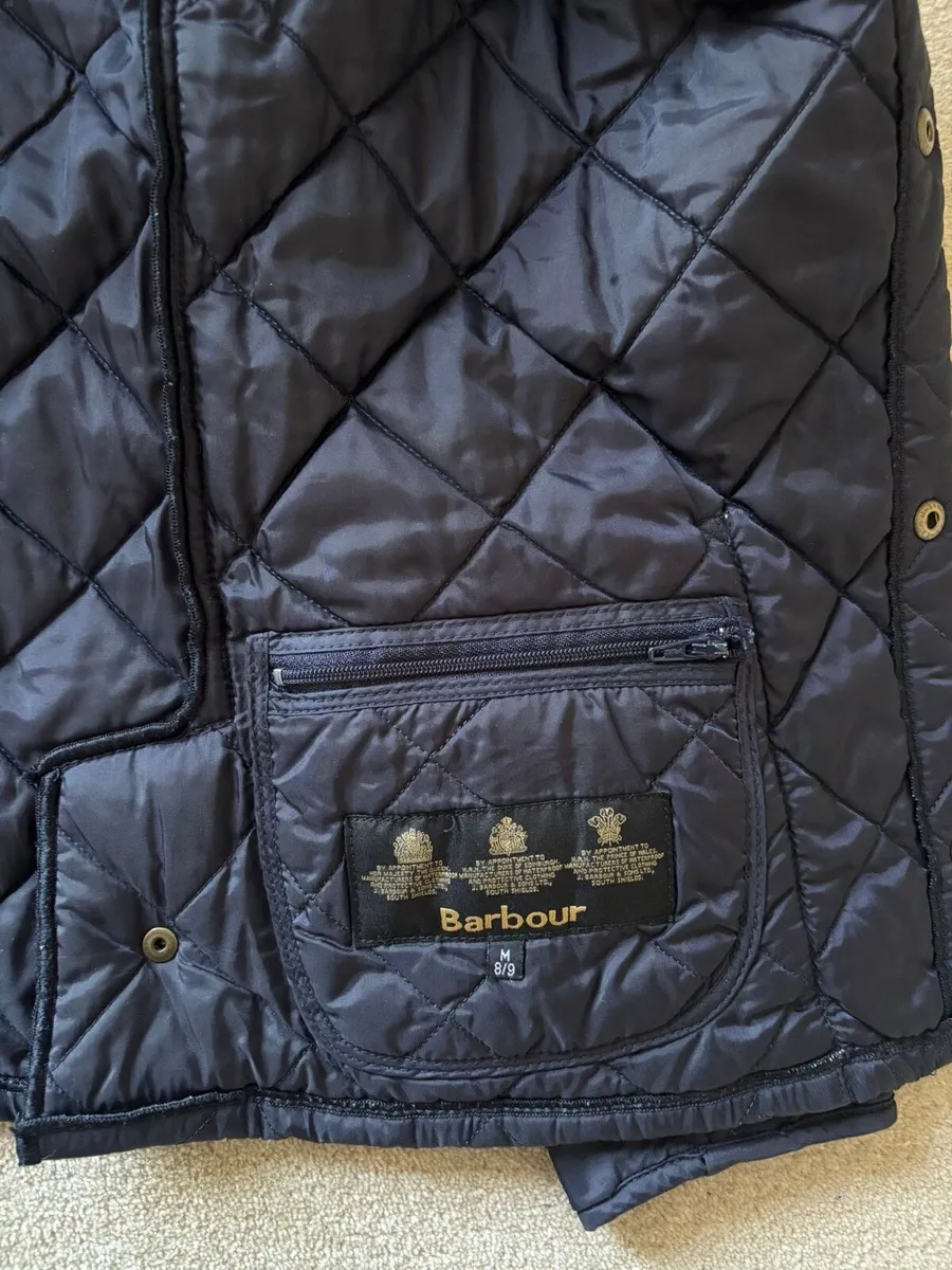 Barbour quilted jacket age 8-9 - Image 4