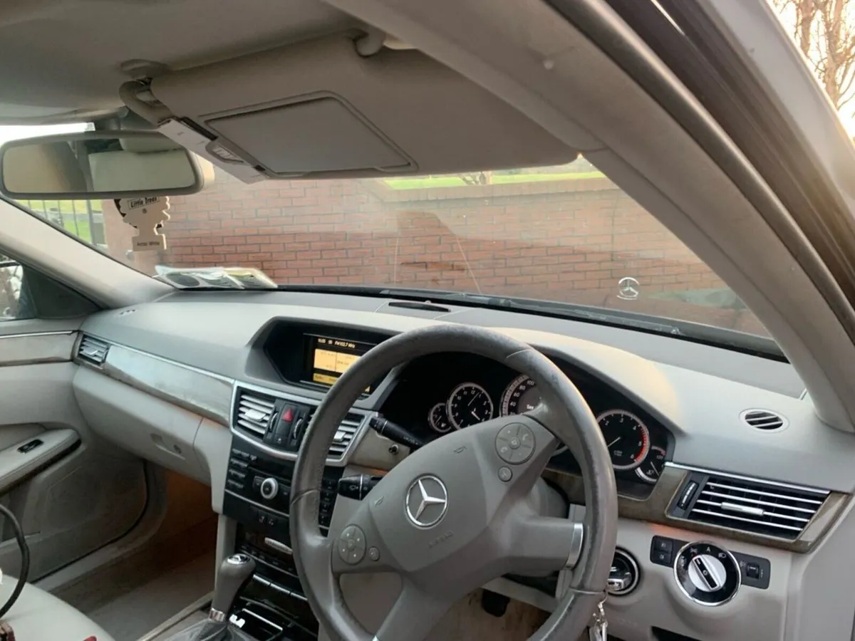 Mercedes e220 breaking - Image 3