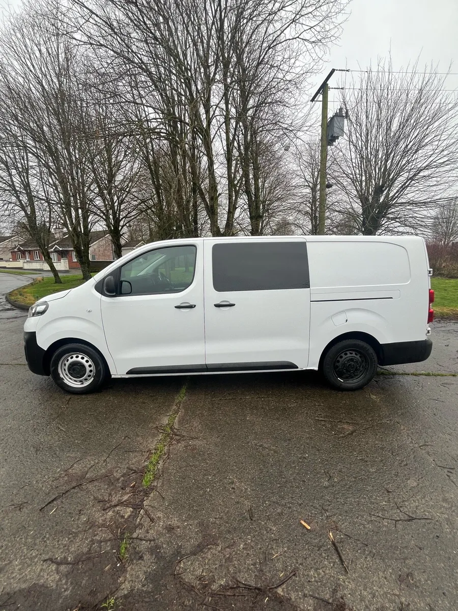 2022 Vivaro Crew 2.0 - Image 2