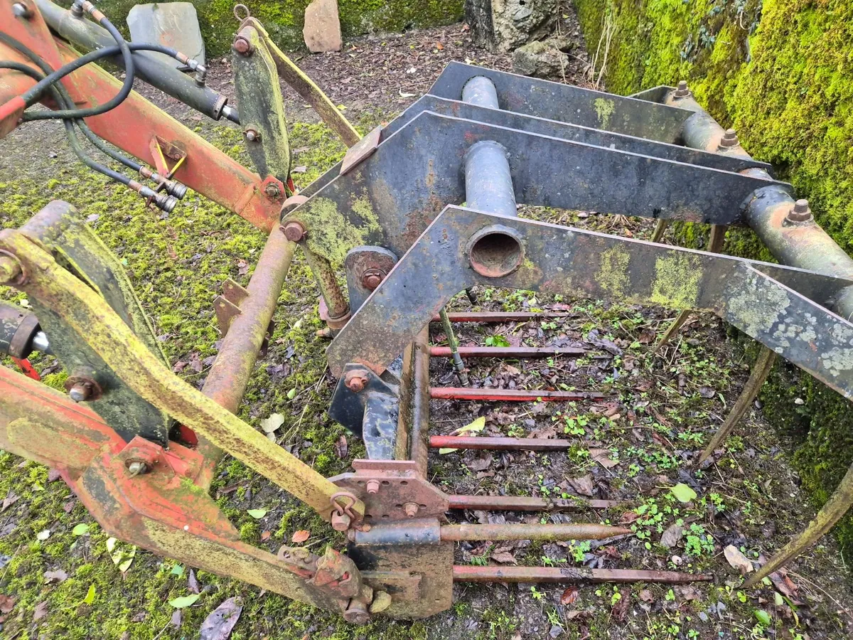 Assorted farm machinery - Image 2