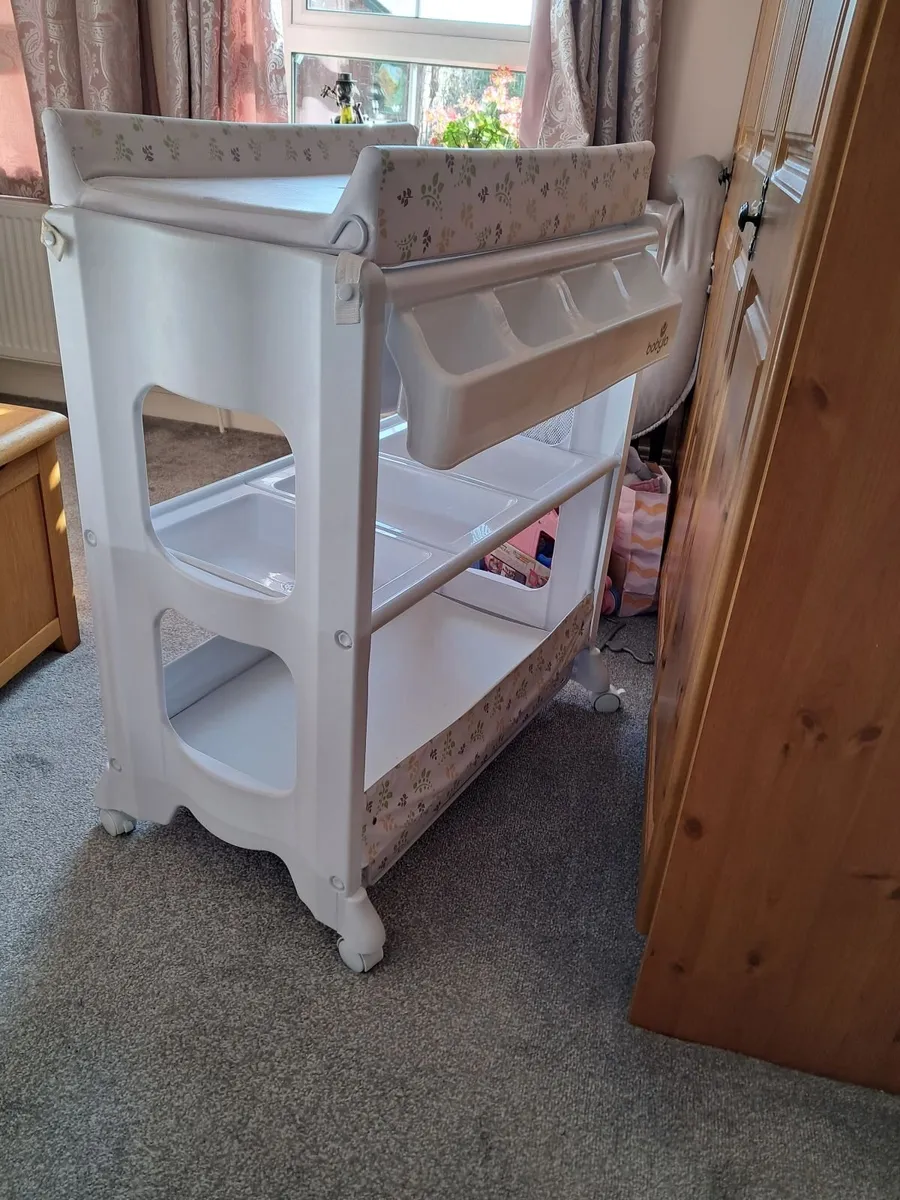 Changing table - Image 1