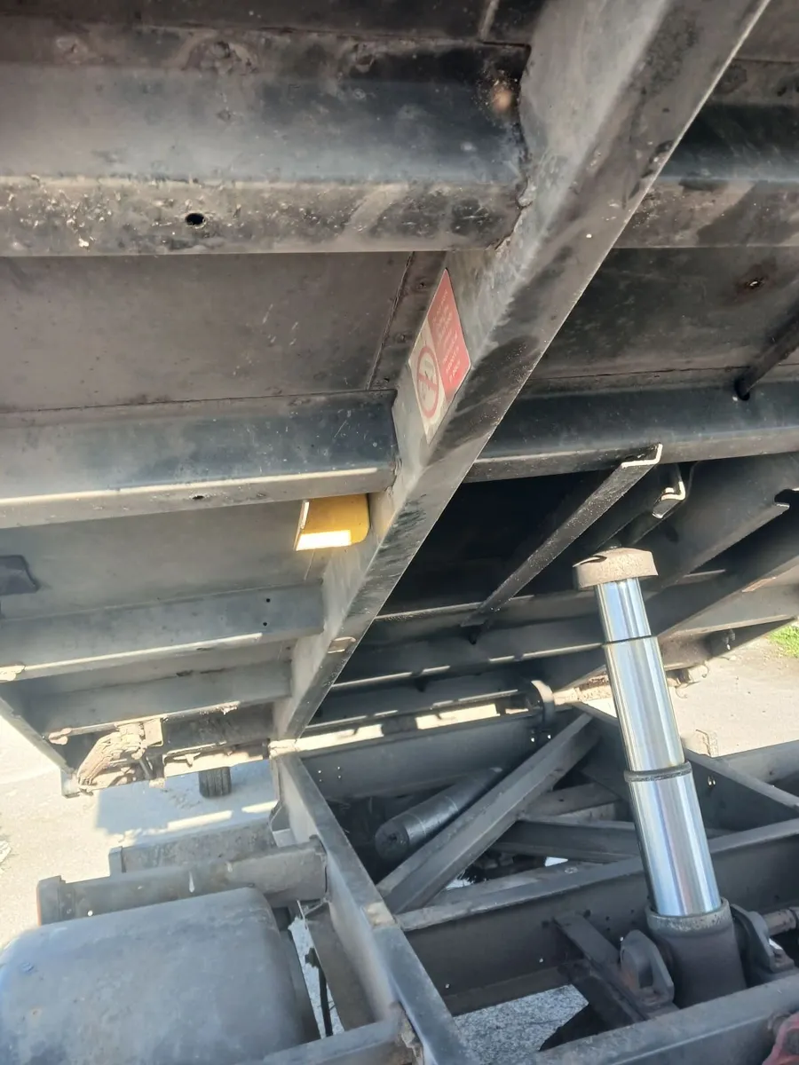 Transit tipper for parts or repair - Image 3