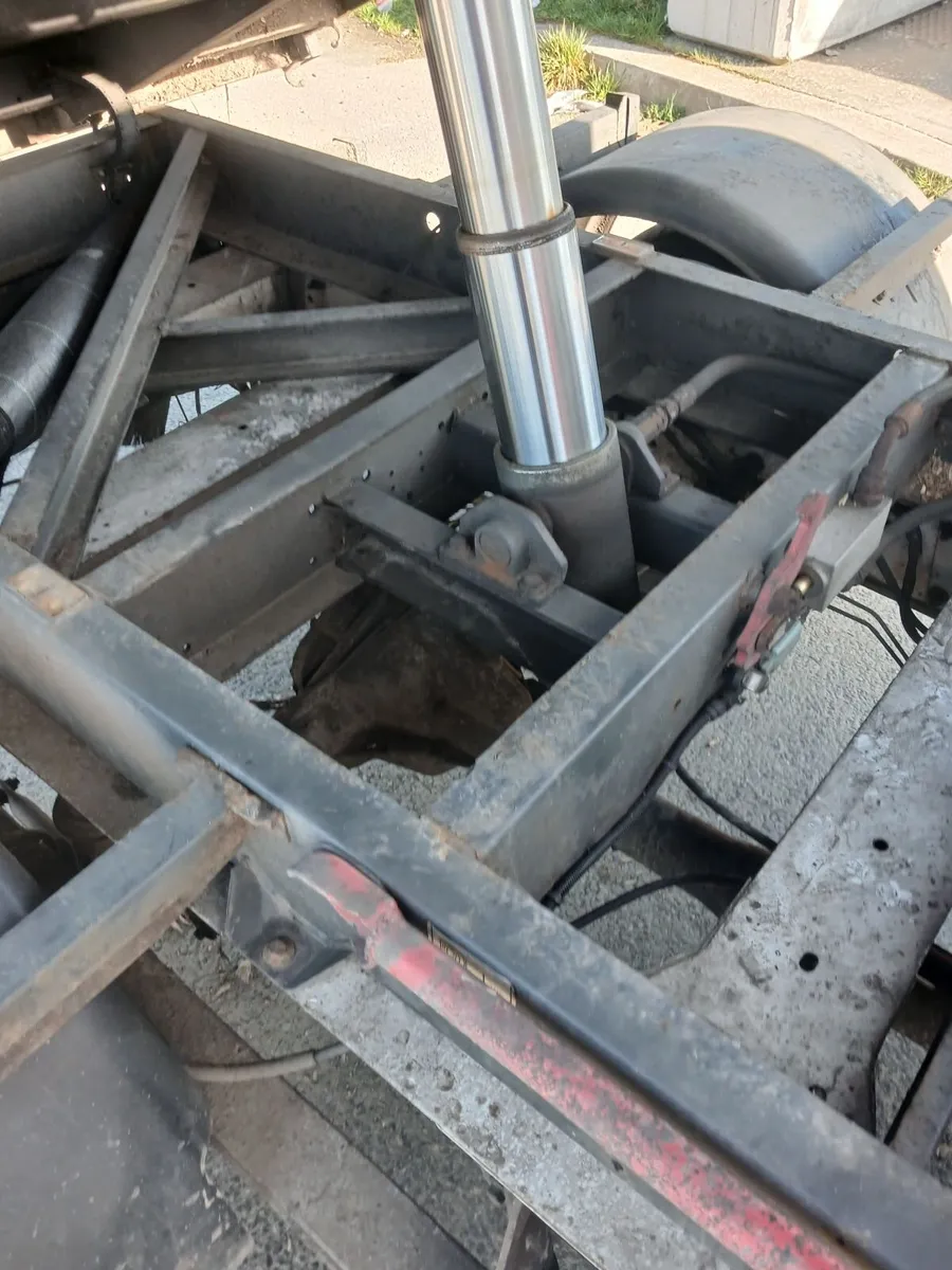 Transit tipper for parts or repair - Image 4