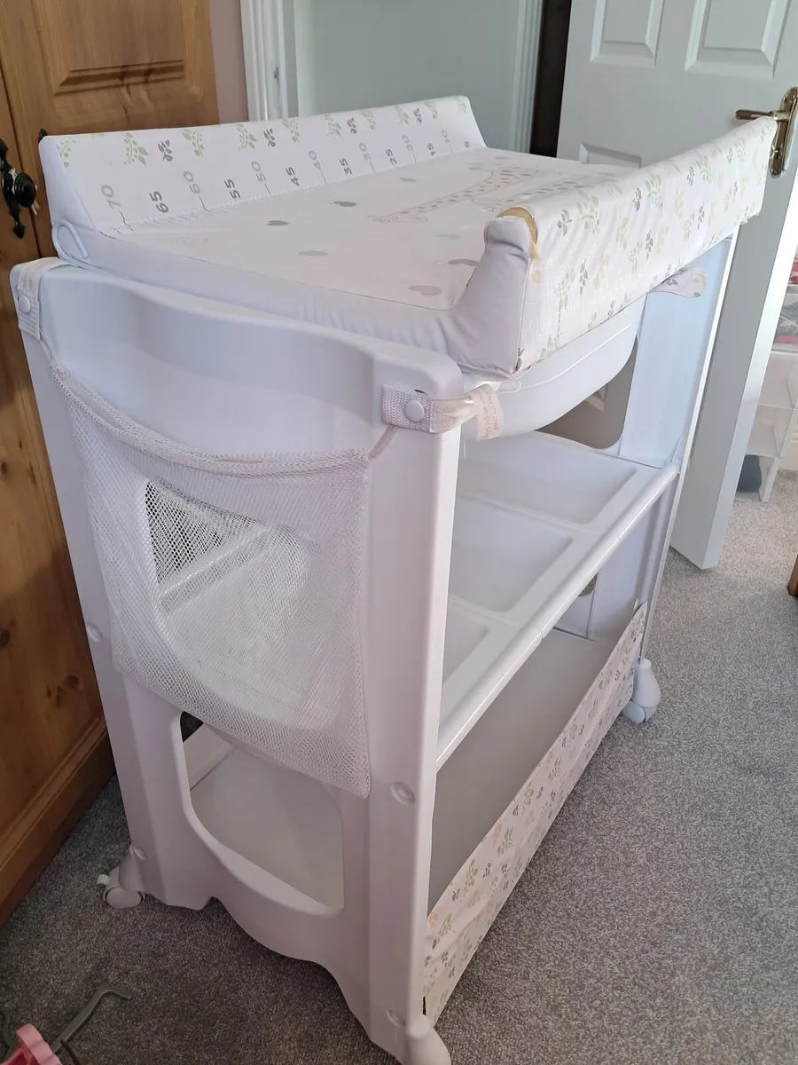 Changing table - Image 4