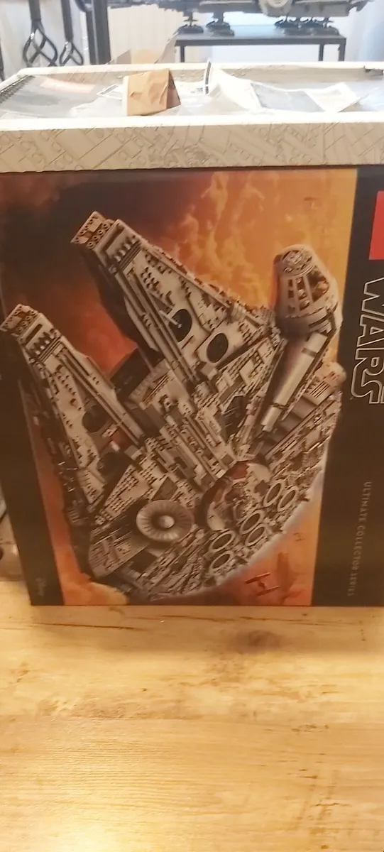 Lego Millennium Falcon 75192 - Image 1