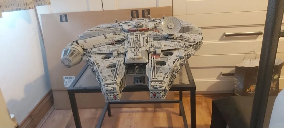 Lego Millennium Falcon 75192 - Image 3