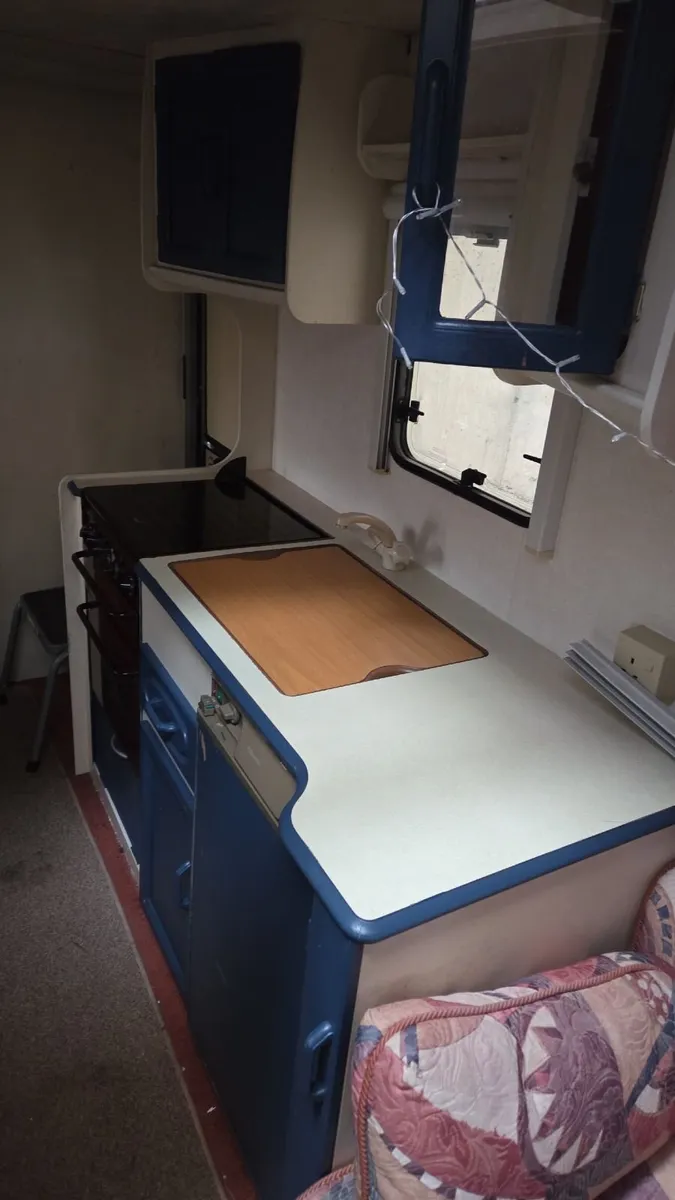 Caravan - Image 4