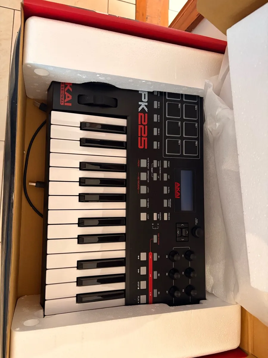 Akai MPK225 Controller Keyboard - Image 3