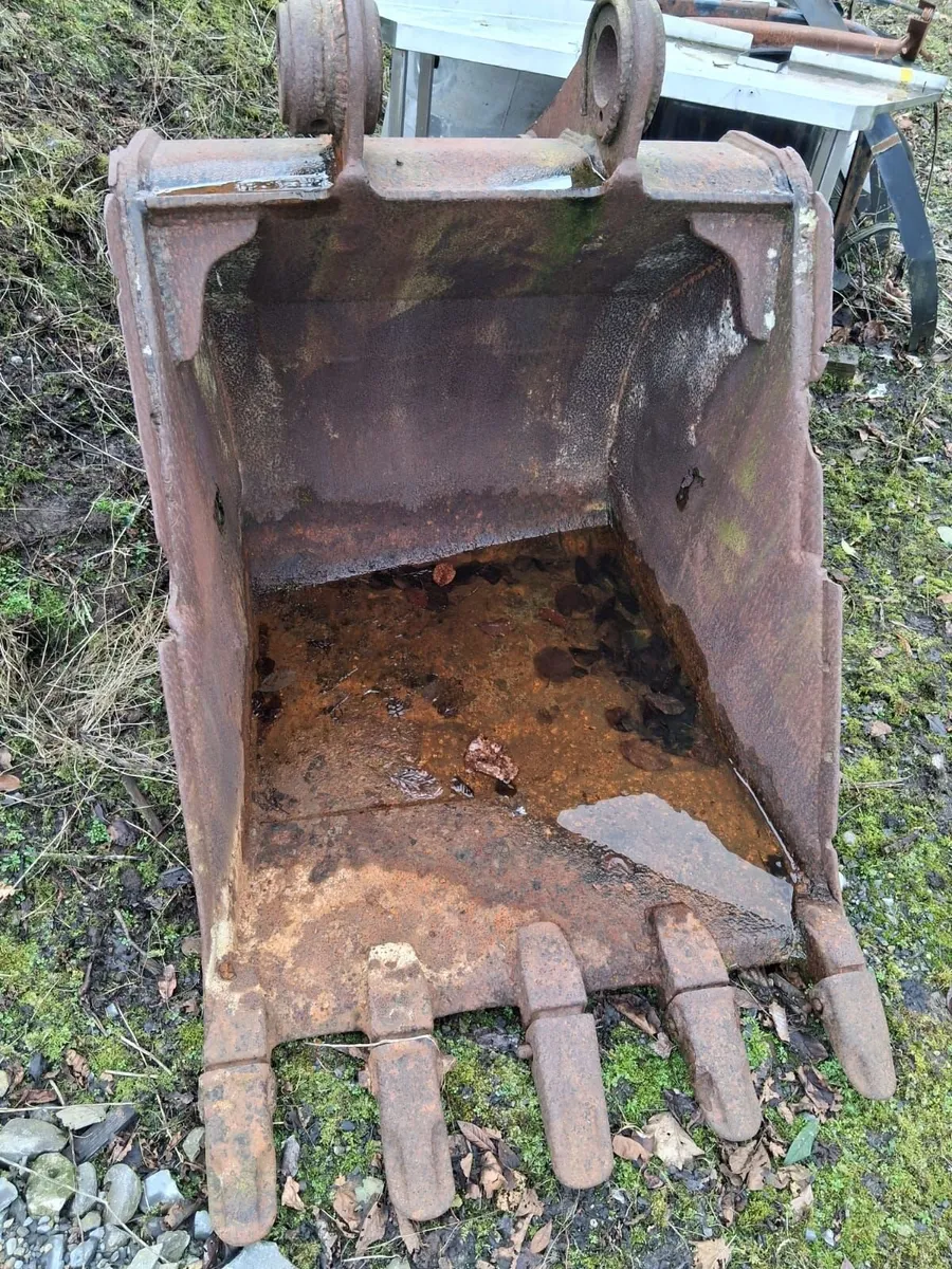 Digging bucket - 40 inch wide - Image 1