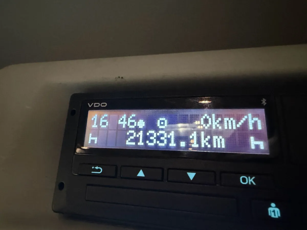 251 transit 17 seater - Image 2