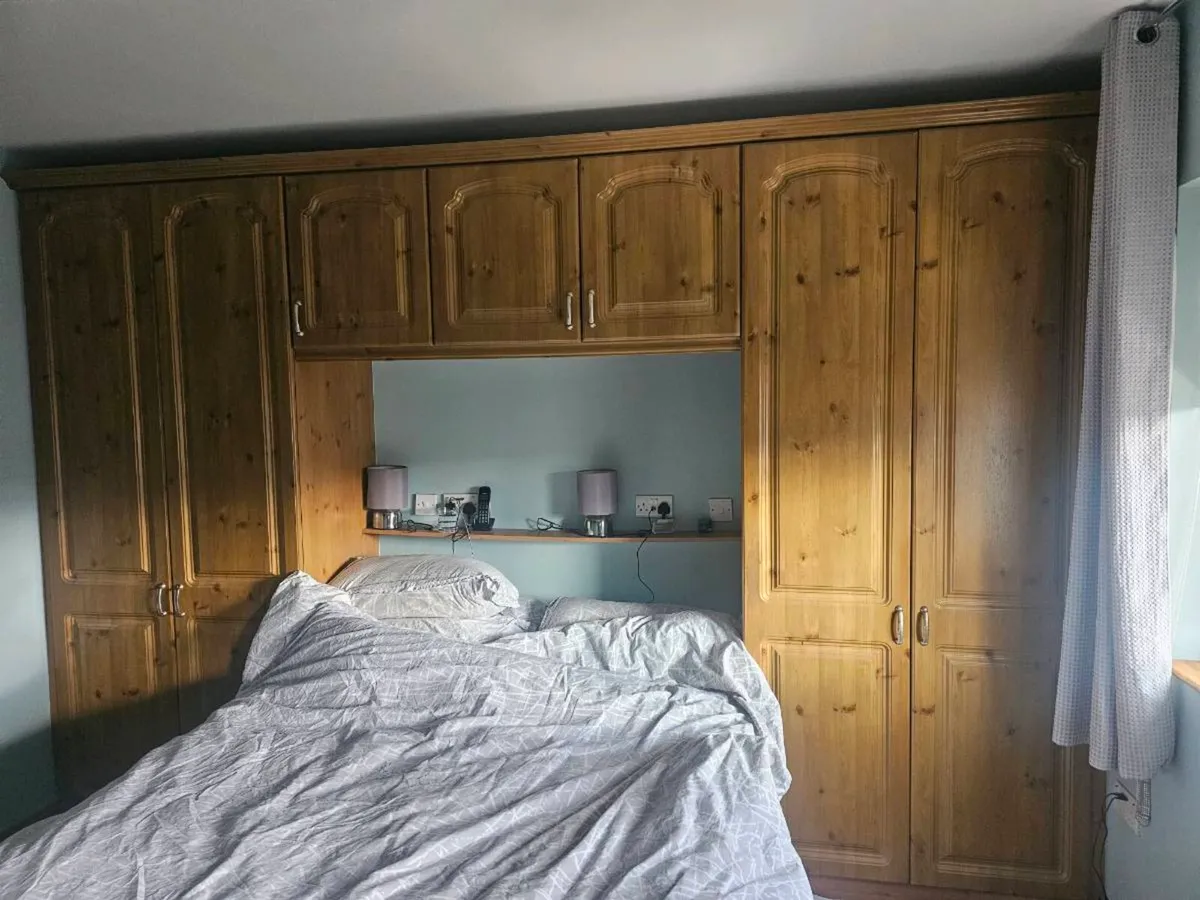 Kitchen and wardrobes - Image 4