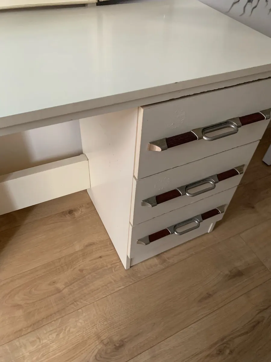 🌿 Vintage Cream Dressing Table – €40 ONO 🌿 - Image 4