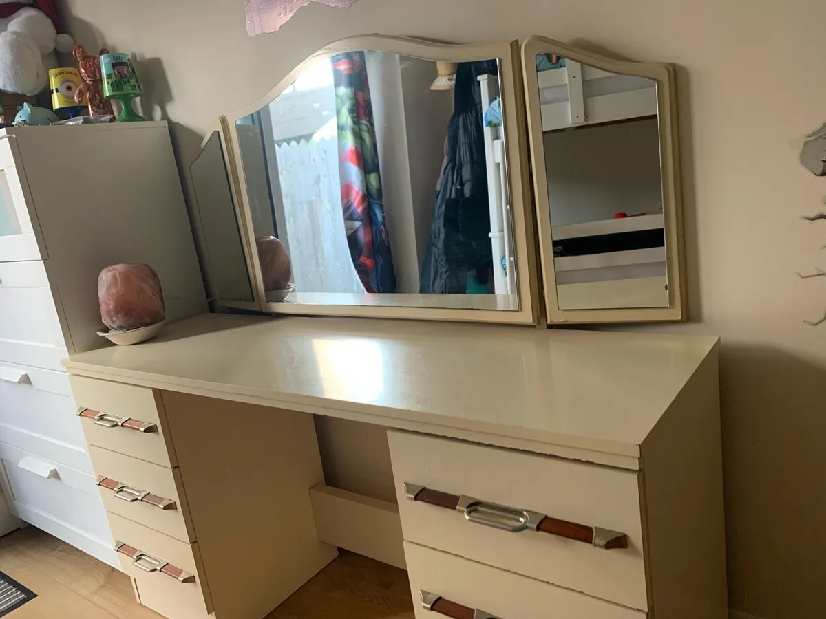 🌿 Vintage Cream Dressing Table – €40 ONO 🌿 - Image 1