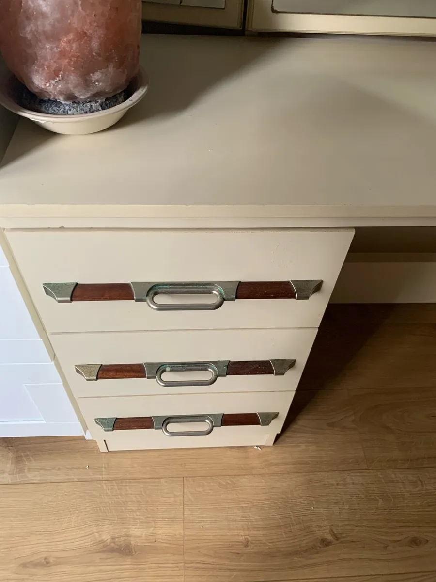 🌿 Vintage Cream Dressing Table – €40 ONO 🌿 - Image 3