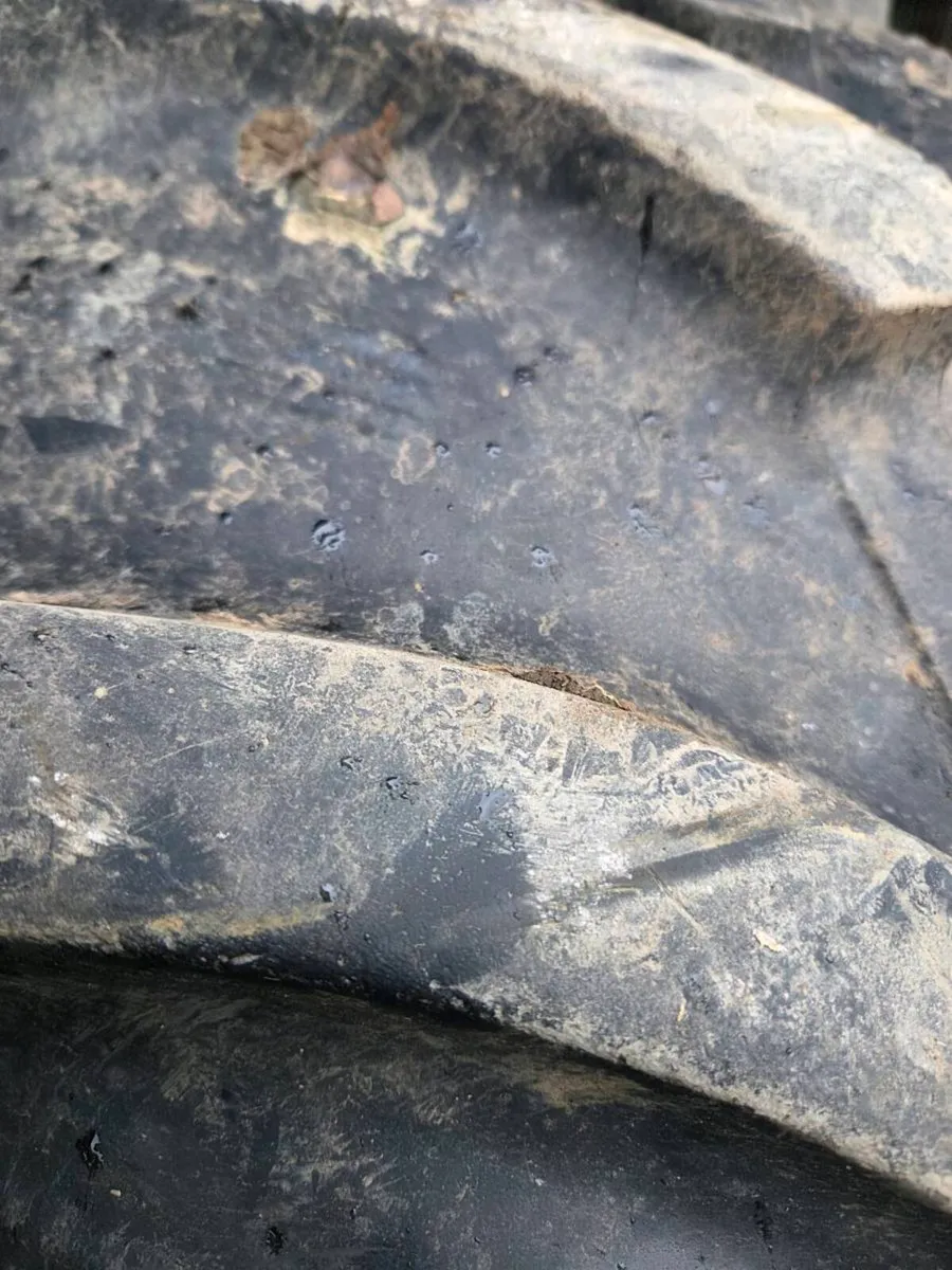 480/70 x 24 tyres - Image 2