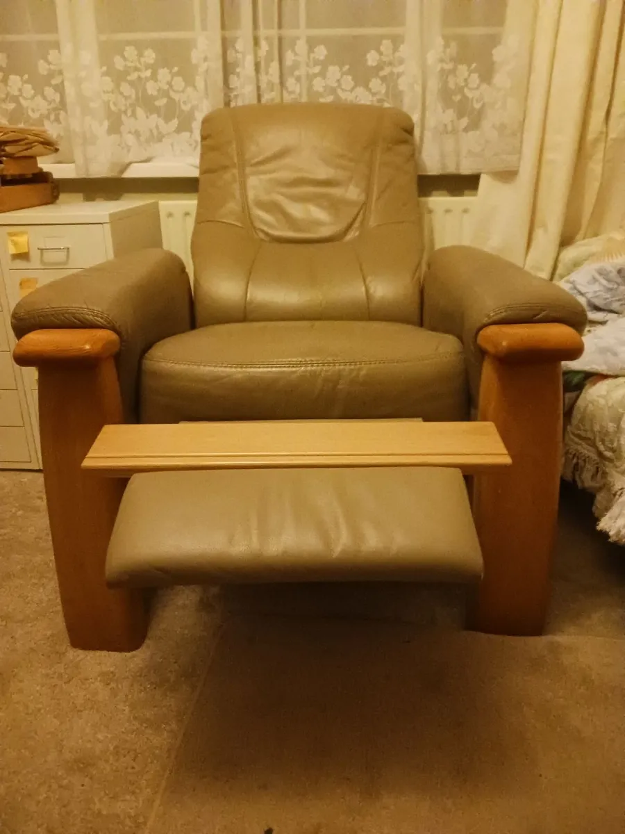 Sitting room furniture 3 piece suite - Image 2