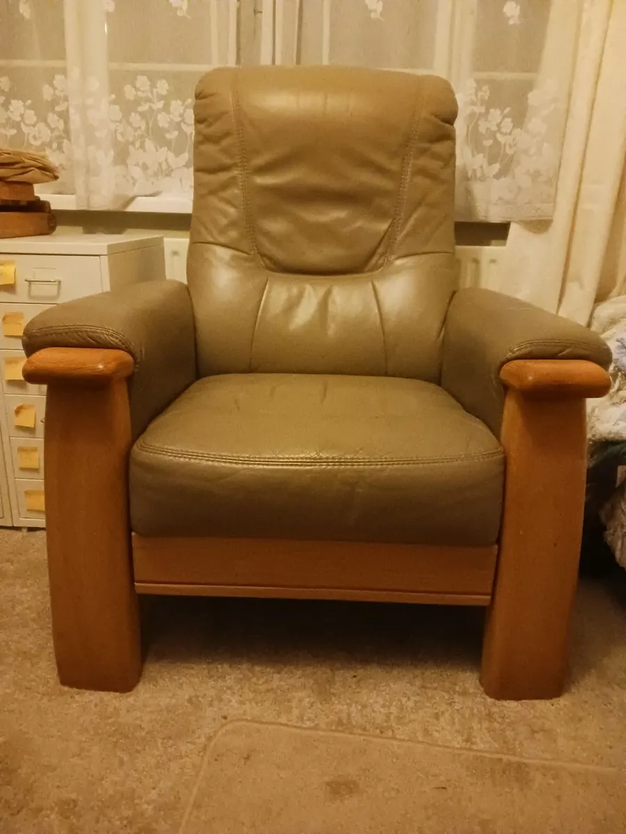 Sitting room furniture 3 piece suite - Image 3