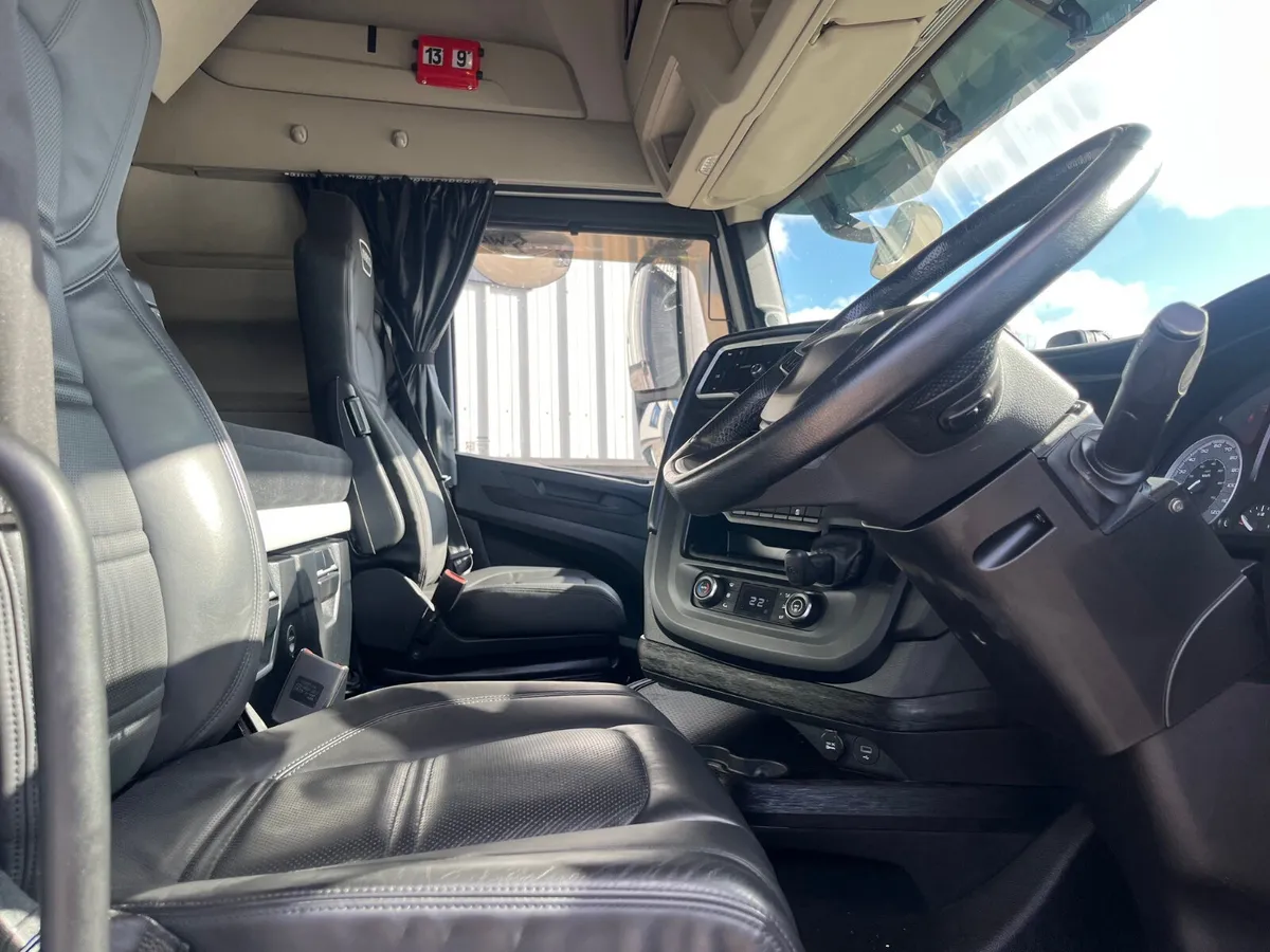 2024 IVECO SWAY 6X2 - Image 2