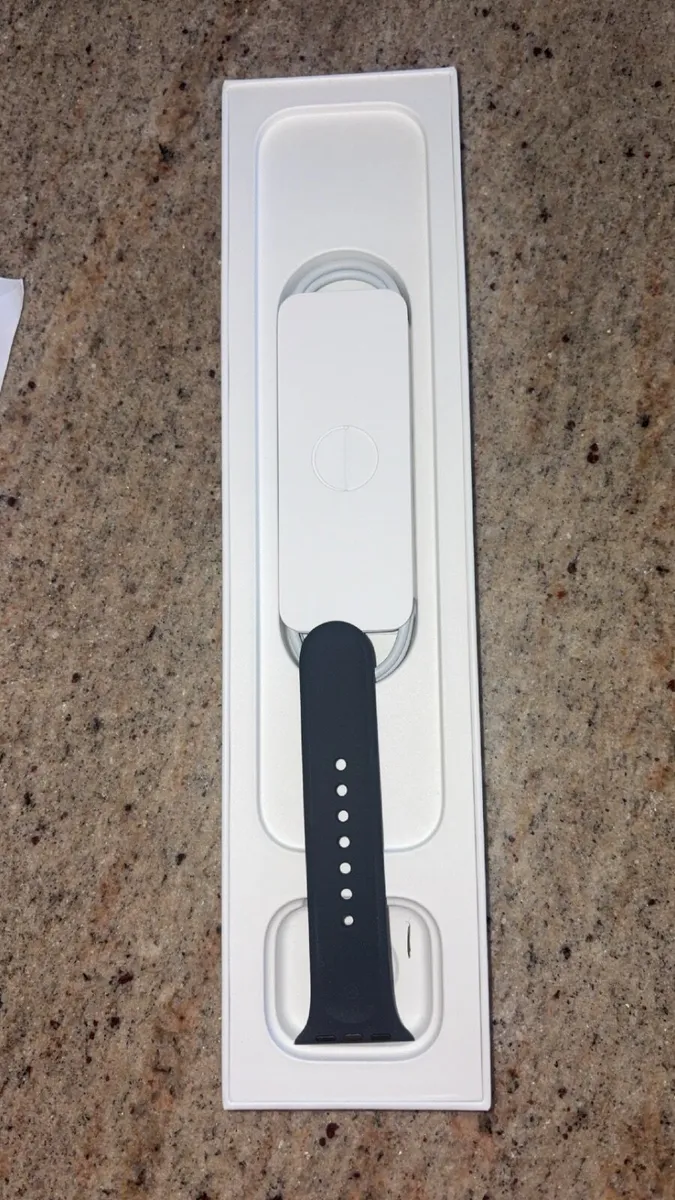 Apple Watch SE 2nd Gen 40mm GPS - Image 1