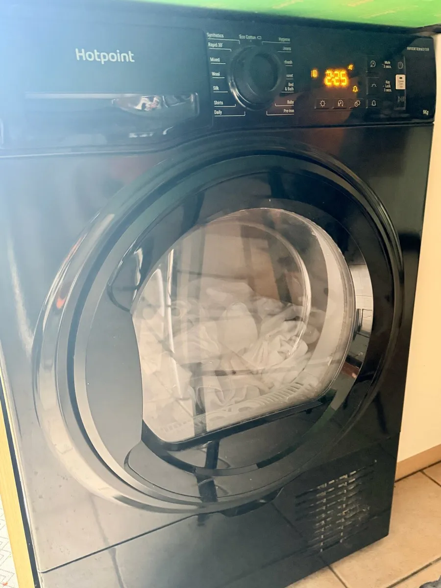 HOTPOINT DRYER black - Image 1