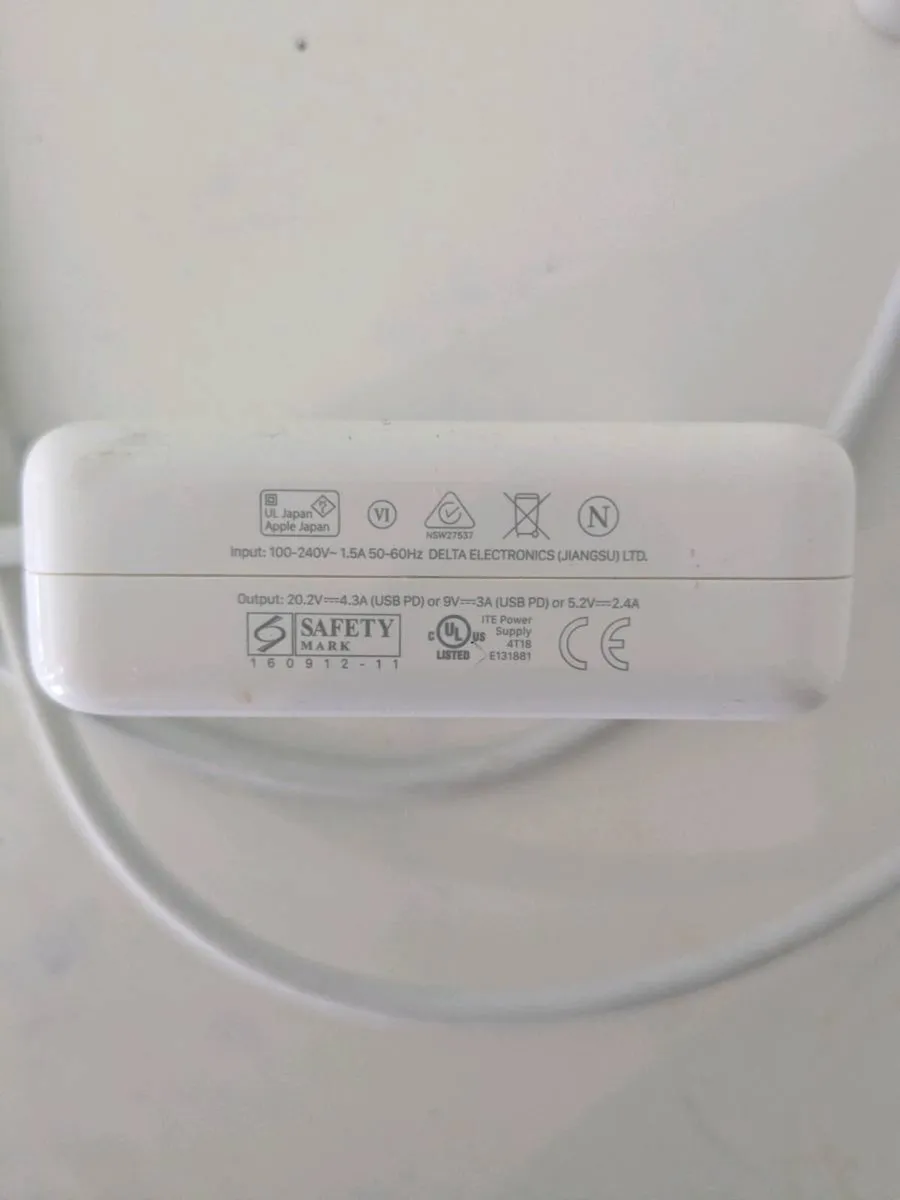 Apple MacBook USB-C Charger - Image 3